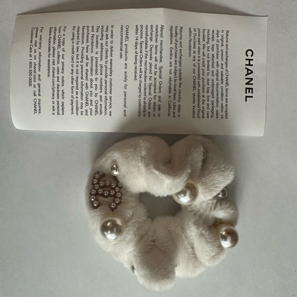 CHANEL Ivory Fur Scrunchie with Pearls